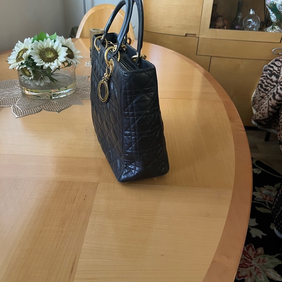 Beautiful used Dior Handbag - Picture 3 of 6